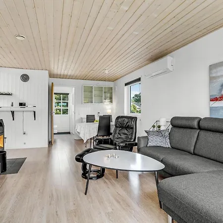 3 Bedroom Beautiful Home In Blavand Blåvand